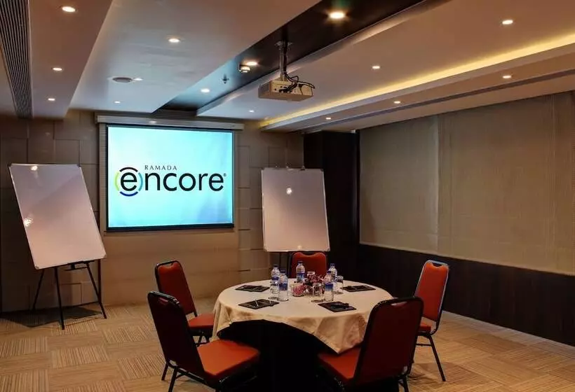 호텔 Ramada Encore Domlur Bangalore