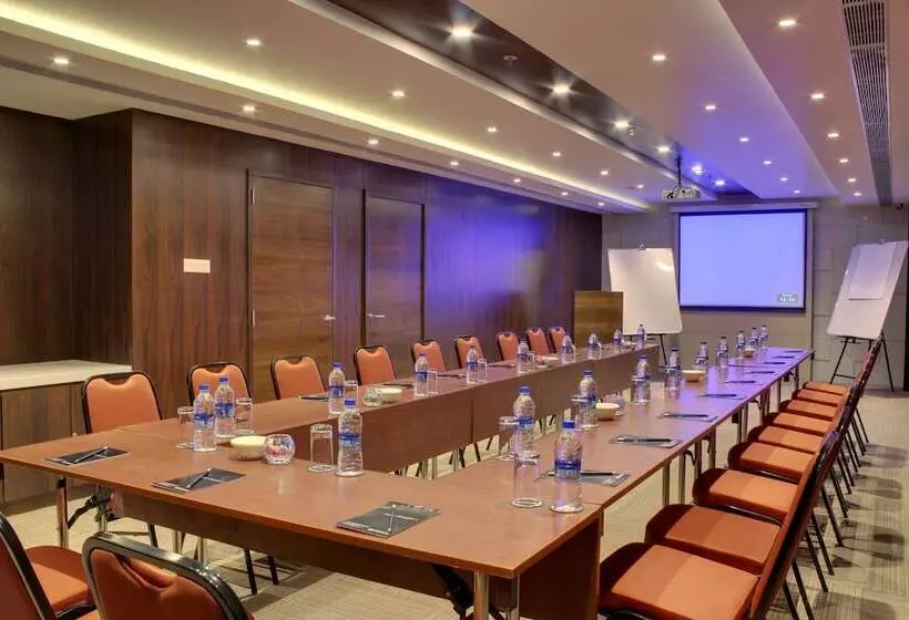 호텔 Ramada Encore Domlur Bangalore