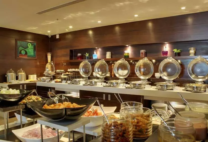 호텔 Ramada Encore Domlur Bangalore