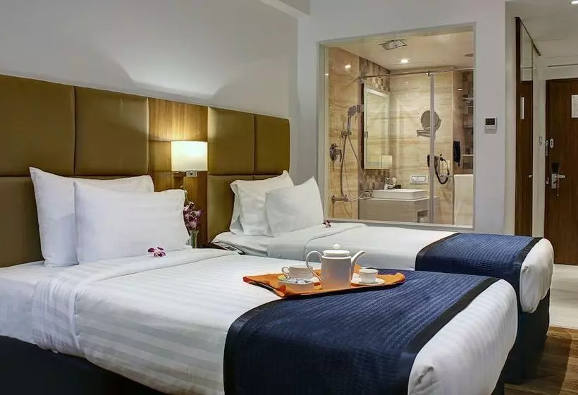 호텔 Ramada Encore Domlur Bangalore