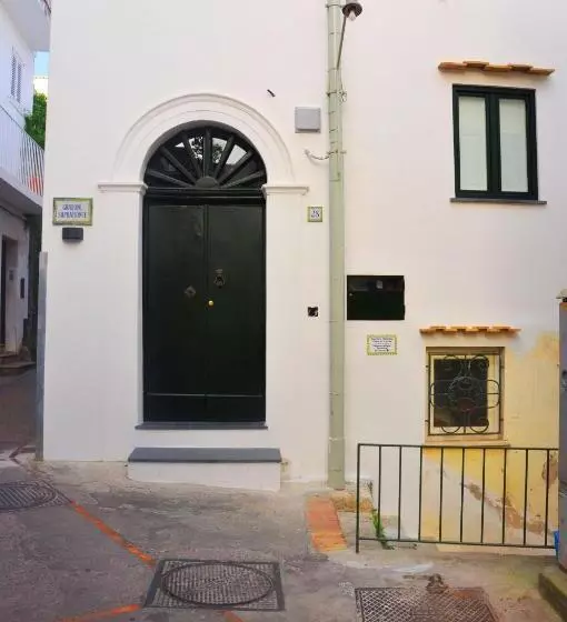 تختخواب و صبحانه Casa Costanza