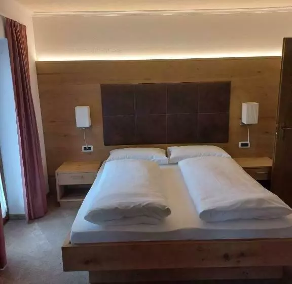 Hotelli Garnì Piz Da L Ander