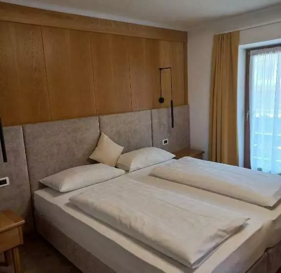 Hotelli Garnì Piz Da L Ander