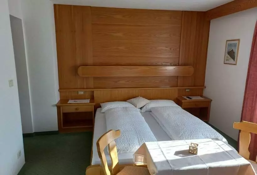 Hotelli Garnì Piz Da L Ander