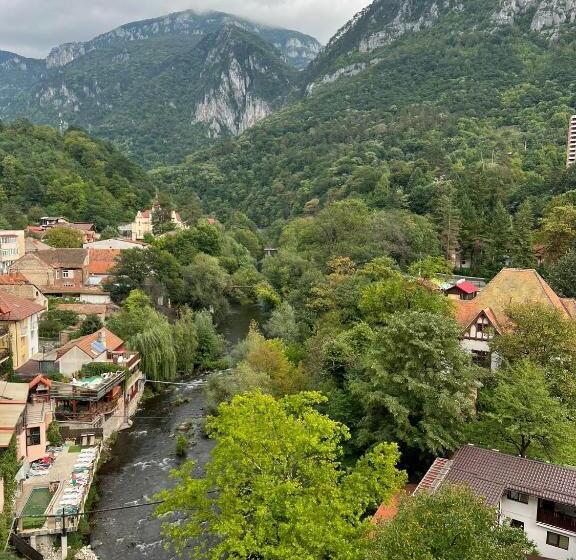 هتل Holiday Maria