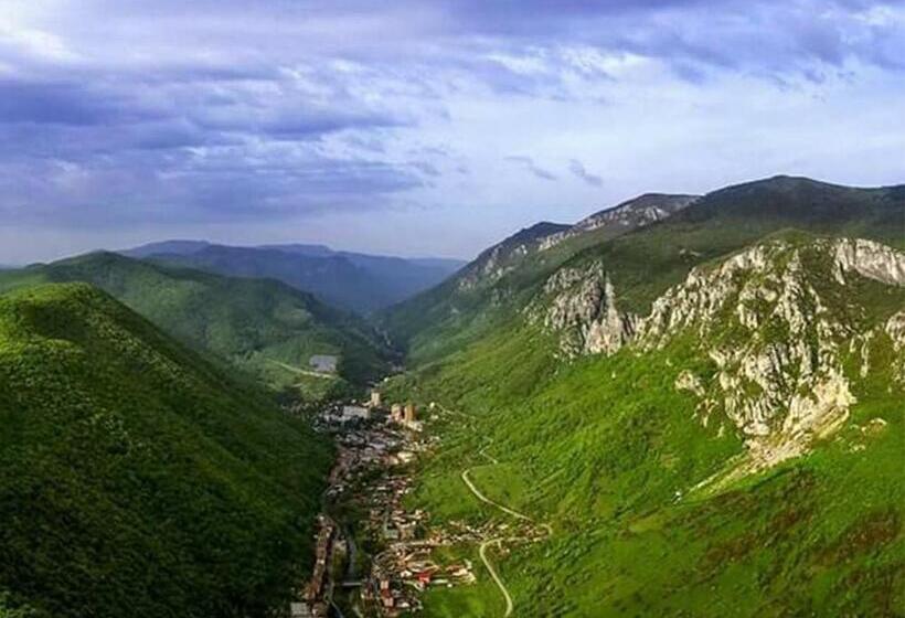 هتل Holiday Maria