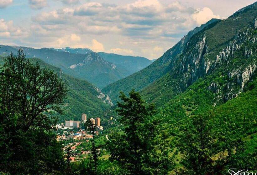 هتل Holiday Maria