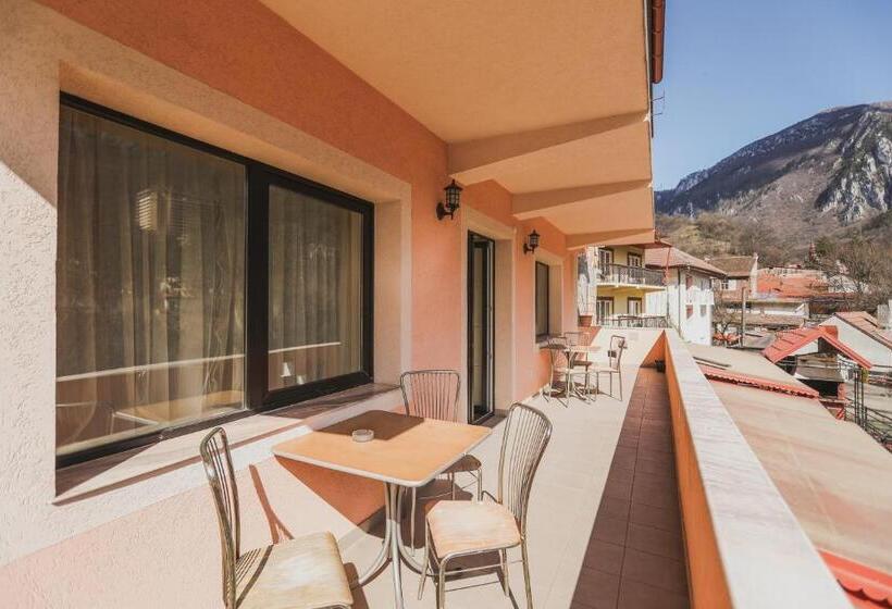 هتل Holiday Maria