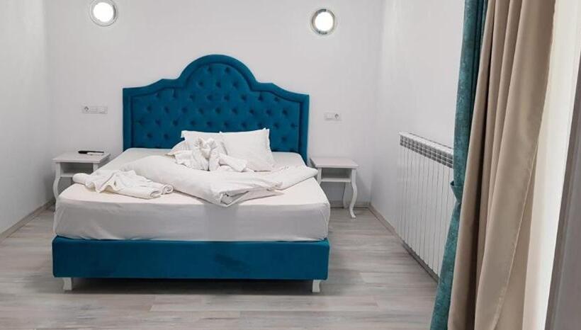 هتل Holiday Maria