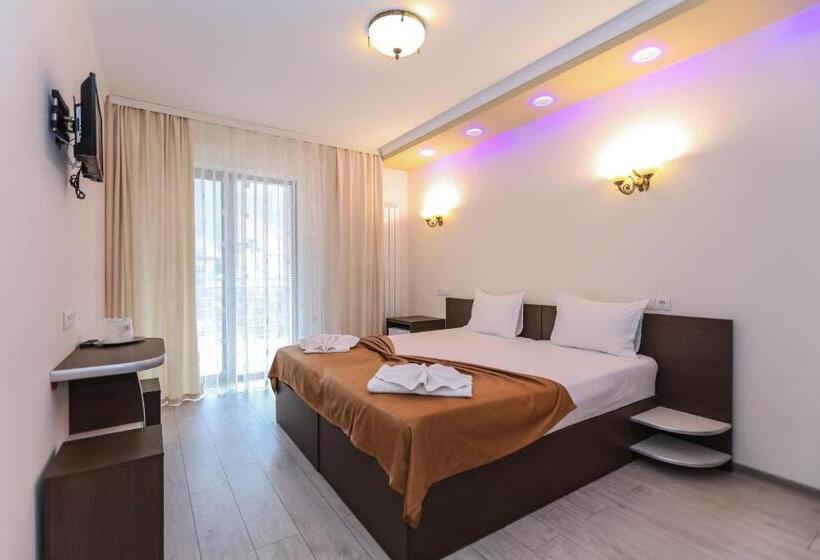 هتل Holiday Maria