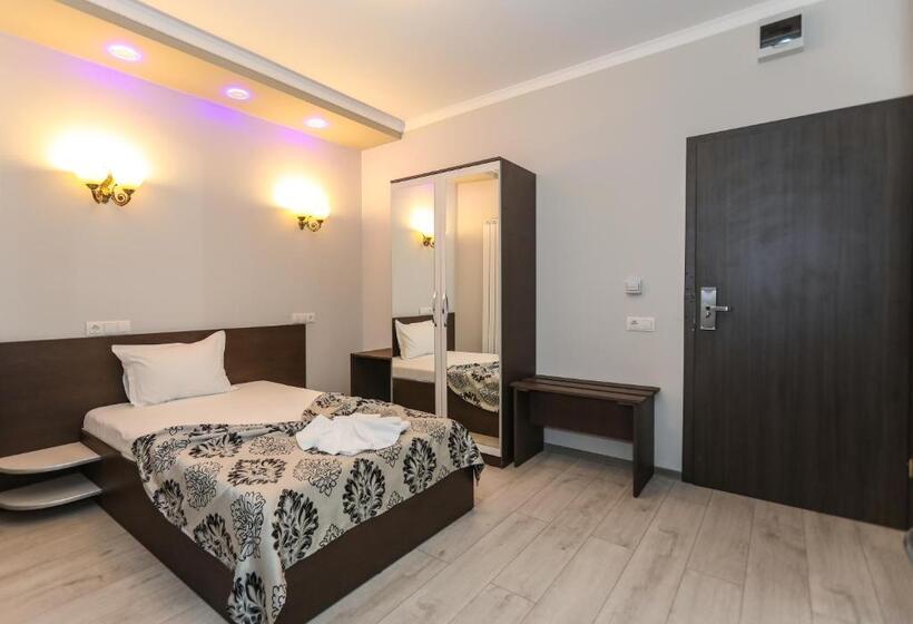 هتل Holiday Maria