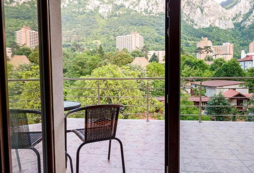 هتل Holiday Maria