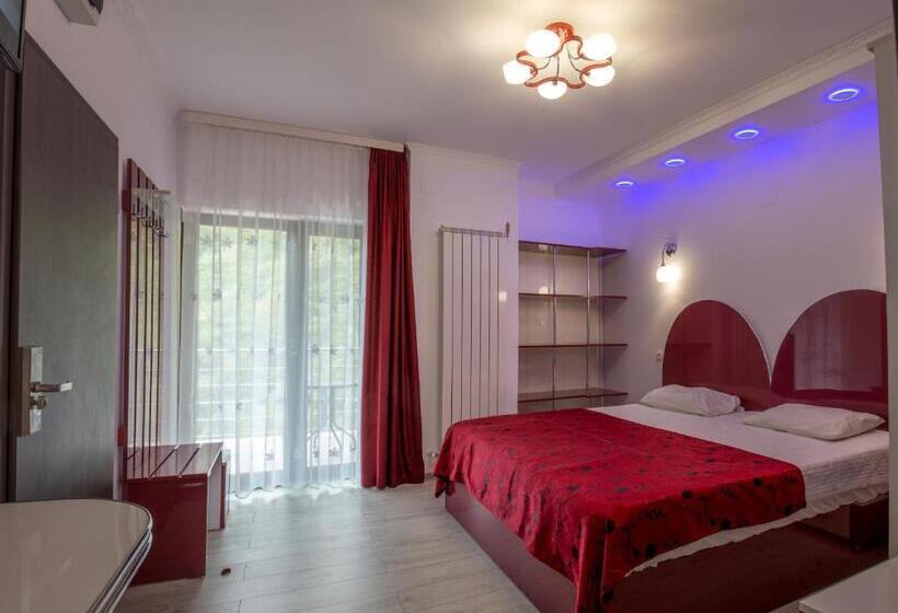 هتل Holiday Maria