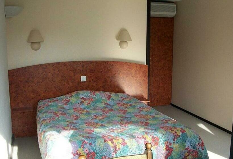 Отель Restaurant Des Lacs