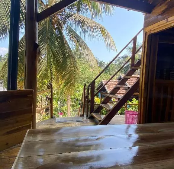 هتل Surf Beach