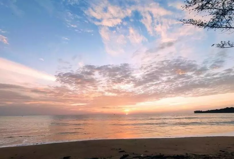 هتل Surf Beach
