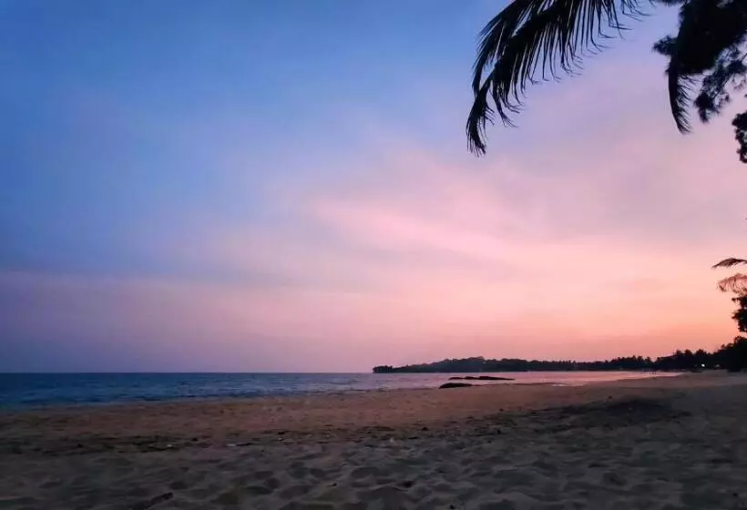 هتل Surf Beach