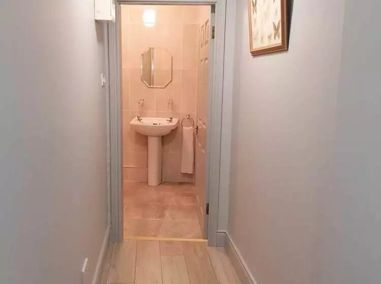 Oak House Apartment