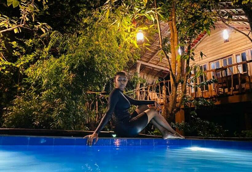 منتجع Habarana Tree House Mutu Village