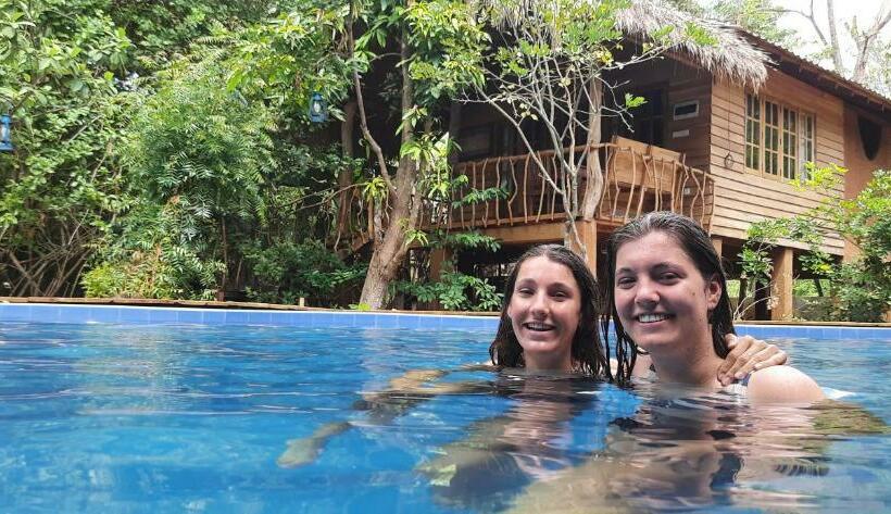 منتجع Habarana Tree House Mutu Village