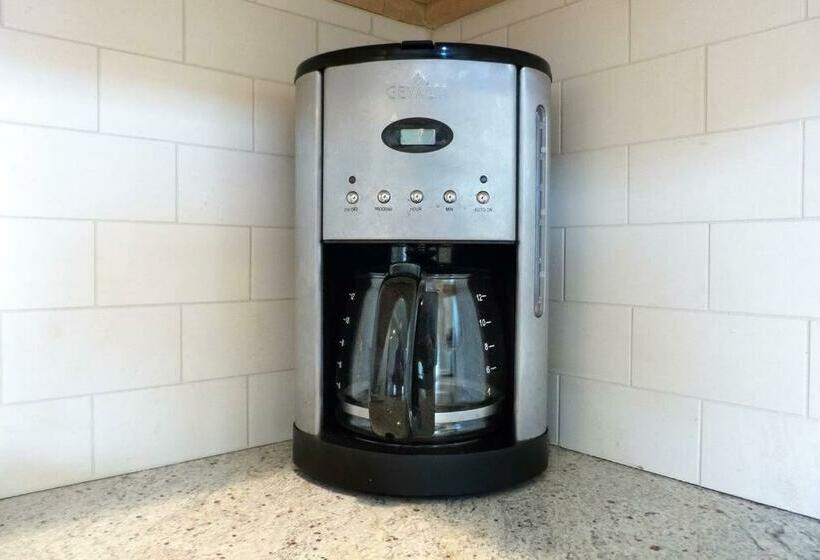 Beautiful & Romantic 1br Cottage