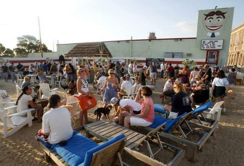 Beautiful & Romantic 1br Cottage