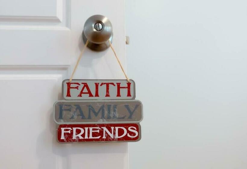 Beautiful & Romantic 1br Cottage