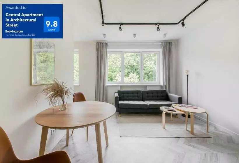 Central Apartment In Architectural Street