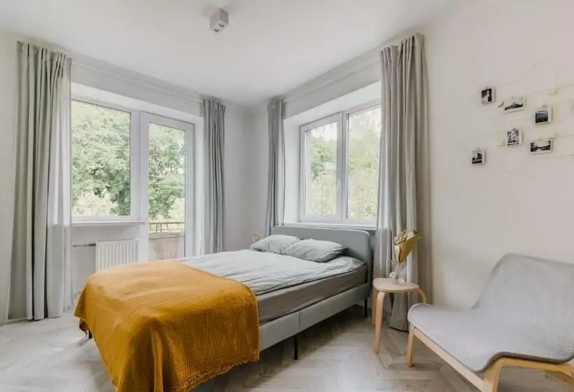Central Apartment In Architectural Street