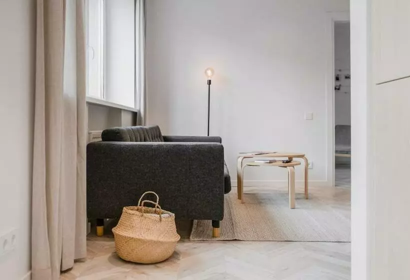 Central Apartment In Architectural Street