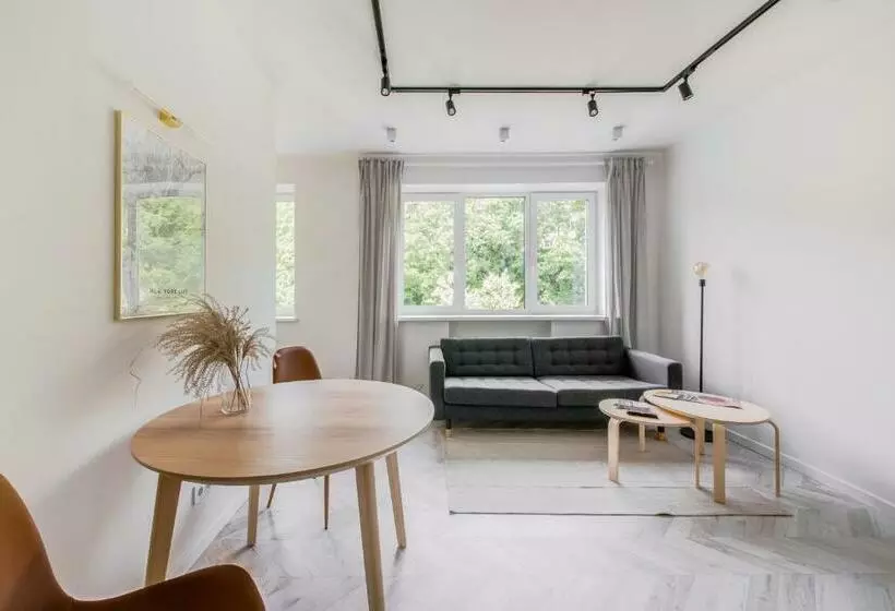 Central Apartment In Architectural Street