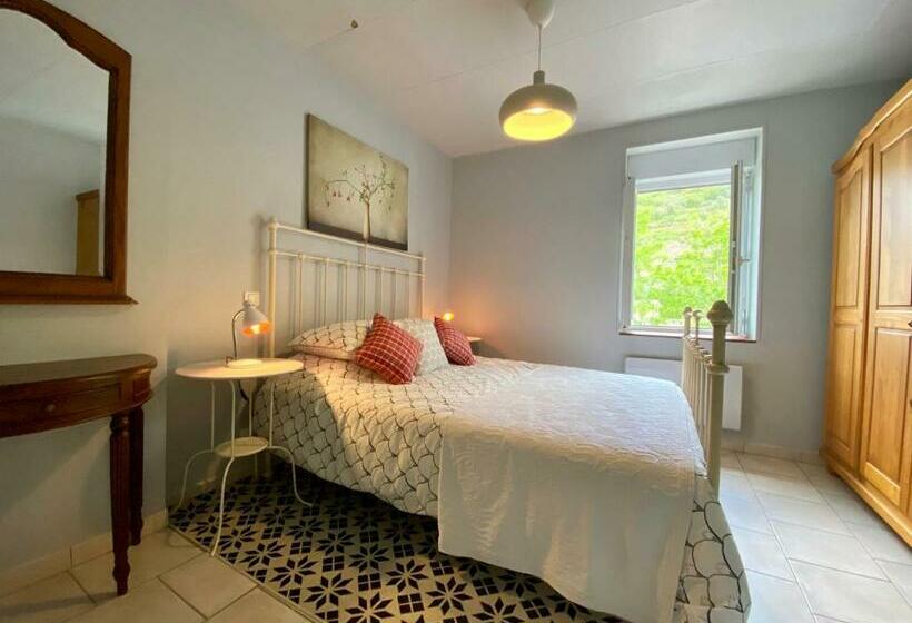 3 Star Surdespine Historic 4 Châteaux Lastours Air Conditioned