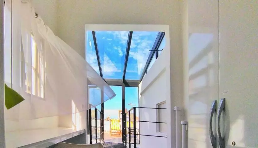 House With Large Terrace, Jacuzzi And Gated Parking For One Car