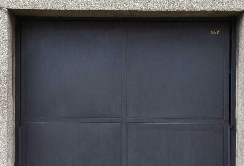 House With Large Terrace, Jacuzzi And Gated Parking For One Car