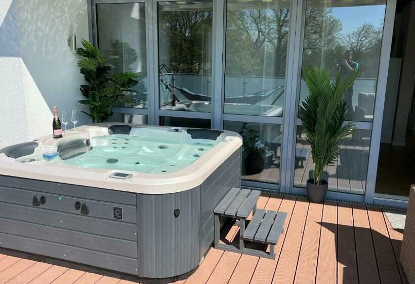 Luxus Penthouse 180m2 Mit Aufzug Und Whirlpool