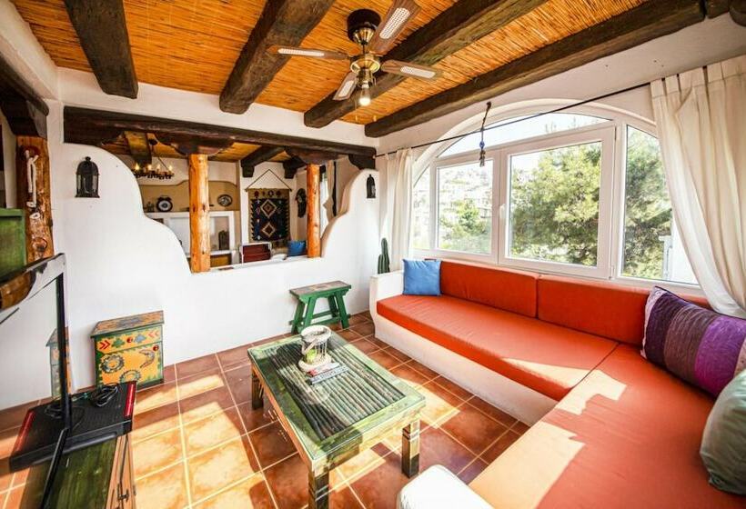 Peaceful Villa With Shared Pool, Balcony, Terrace And Backyard In Bodrum