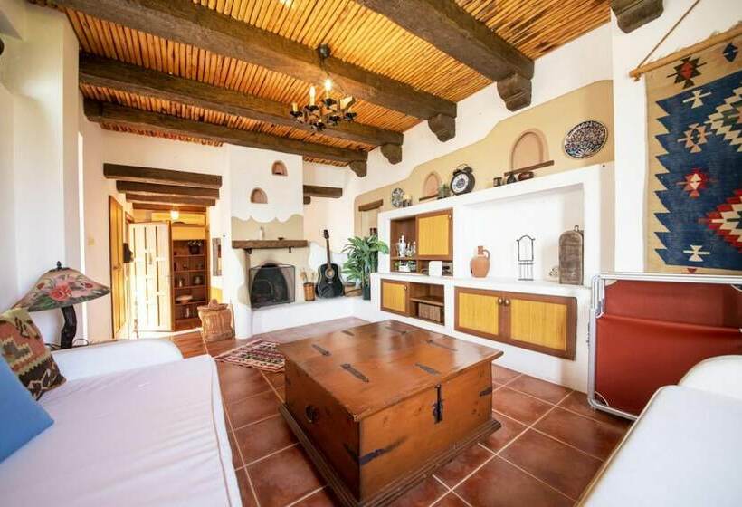 Peaceful Villa With Shared Pool, Balcony, Terrace And Backyard In Bodrum