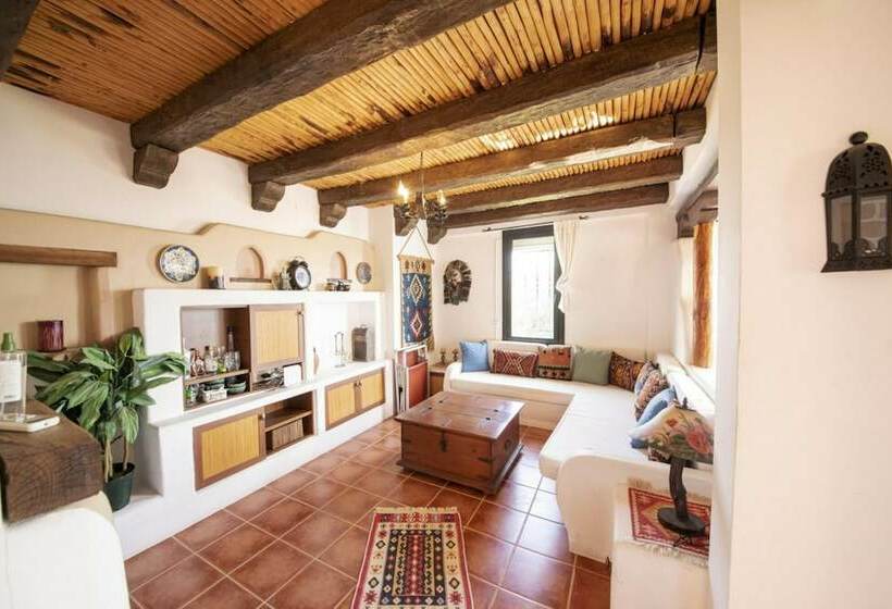 Peaceful Villa With Shared Pool, Balcony, Terrace And Backyard In Bodrum