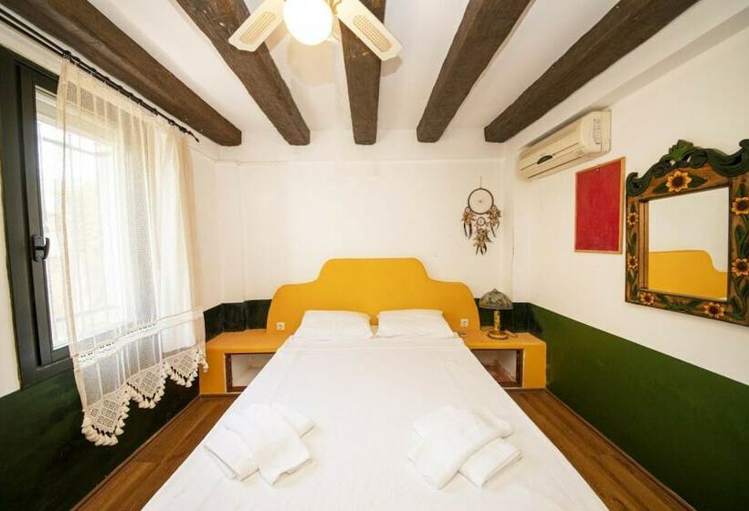 Peaceful Villa With Shared Pool, Balcony, Terrace And Backyard In Bodrum