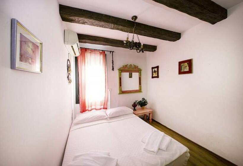 Peaceful Villa With Shared Pool, Balcony, Terrace And Backyard In Bodrum