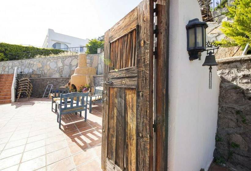 Peaceful Villa With Shared Pool, Balcony, Terrace And Backyard In Bodrum
