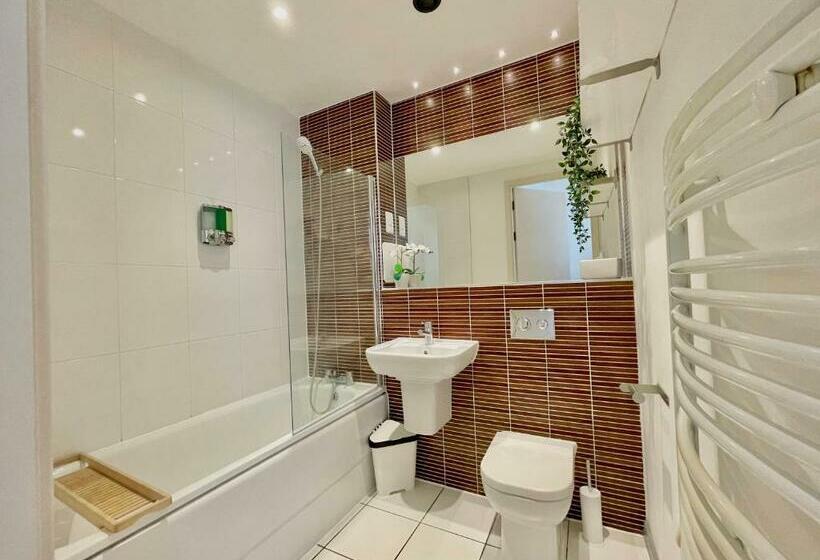 Victorian Factory Apartment With 2 Bedrooms