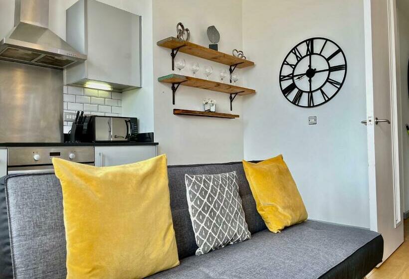 Victorian Factory Apartment With 2 Bedrooms