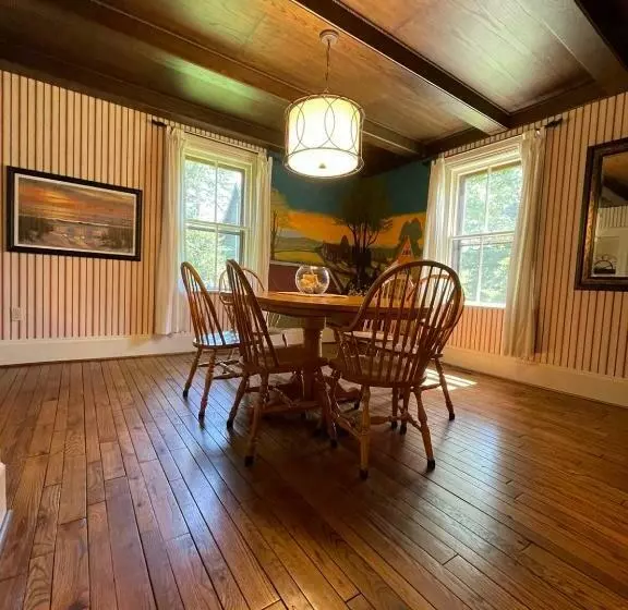 Avonlea Forest Hill Cottages