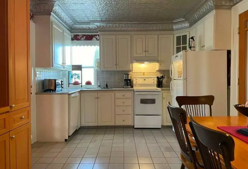 Avonlea Forest Hill Cottages