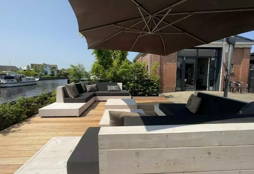 Puur Eastermar   Monumentaal, Authentiek En Luxe Koetshuis Aan Open Vaarwater Met Jacuzzi En Sauna