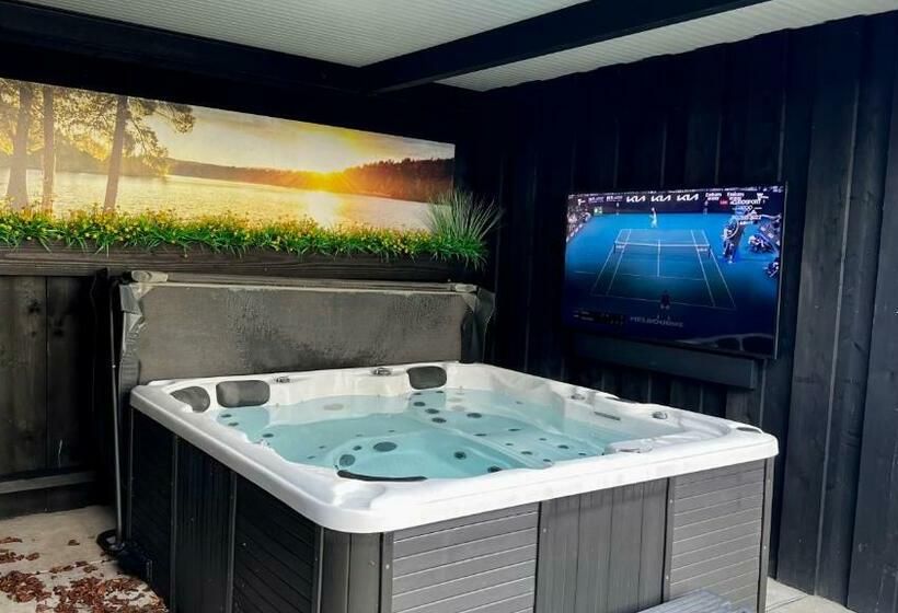 Puur Eastermar Monumentaal, Authentiek En Luxe Koetshuis Aan Open Vaarwater Met Jacuzzi En Sauna