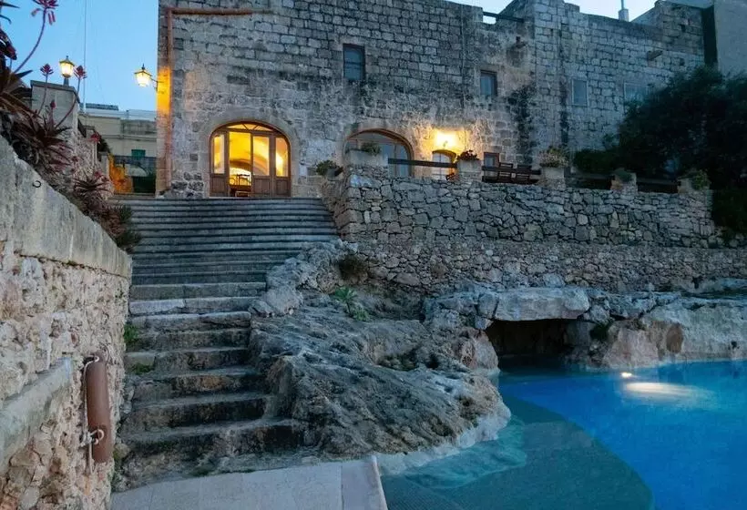 Villeleynah Amazing Gozitan Villa Pool   Happy Rentals