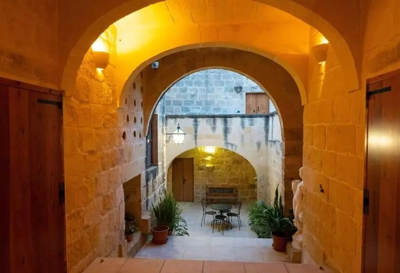 Villeleynah Amazing Gozitan Villa Pool   Happy Rentals