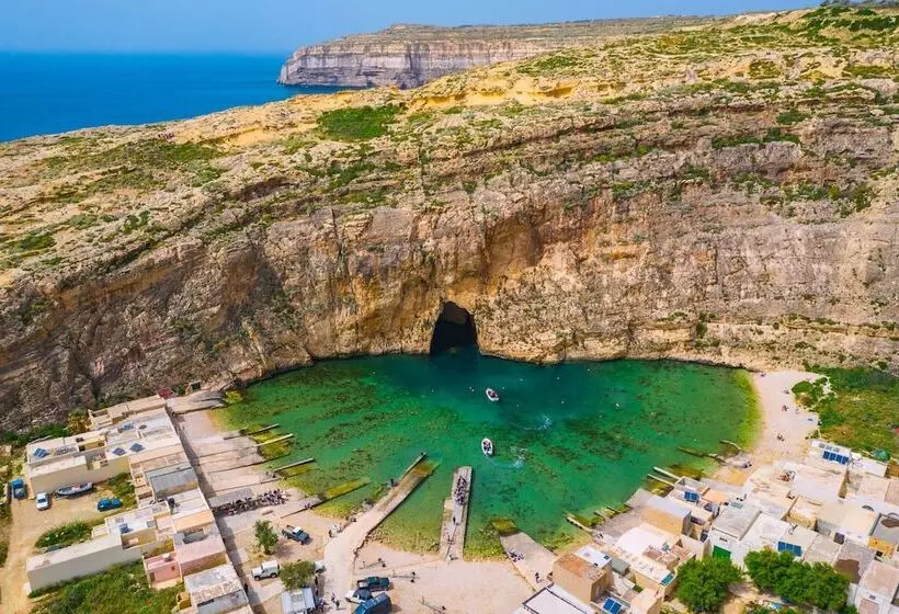 Villeleynah Amazing Gozitan Villa Pool   Happy Rentals